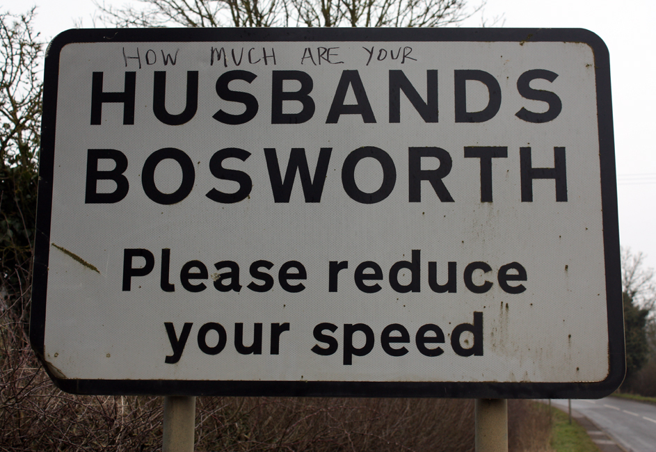 Ortseingangsschild Husbands Bosworth